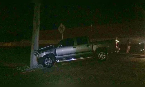 Caminhonete cruza via férrea e é atingida por trem em Arapongas