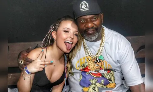 Larissa Manoela conhece Catra e MC Lan em viagem a Porto Seguro