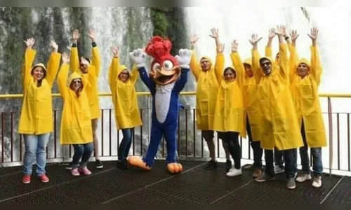'Pica-pau' visita as Cataratas do Iguaçu para lembrar cena do desenho e lançar filme