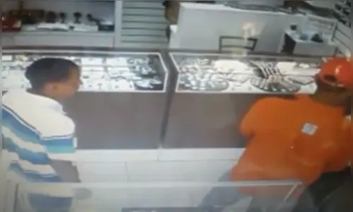 Polícia prende assaltantes que furtaram joalheria