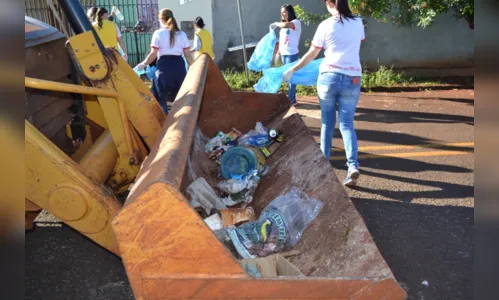 
							Califórnia realiza mutirão de limpeza para combater mosquito e escorpião
						
						