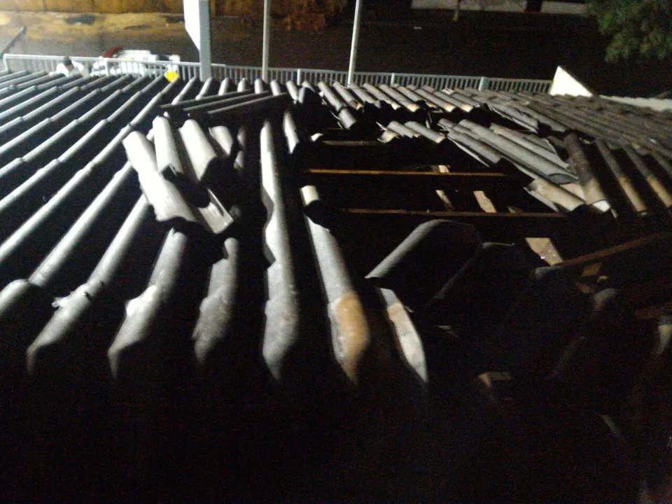 Detentos se evadiram por um buraco feito no teto da unidade carcerária - Foto: Reprodução/Whatsapp
