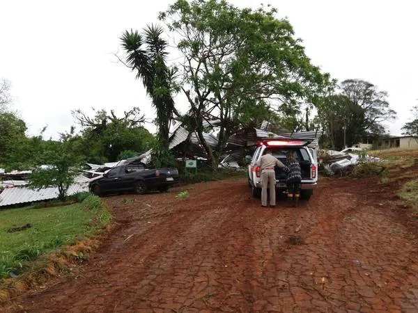 Na região de Francisco Beltrão, no Sudoeste do Estado, 11 municípios sofreram com o vendaval seguido de chuva (Foto: AEN)