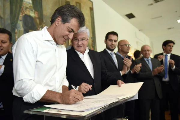 Convênios foram assinados nesta terça-feira pelo governador Beto Richa