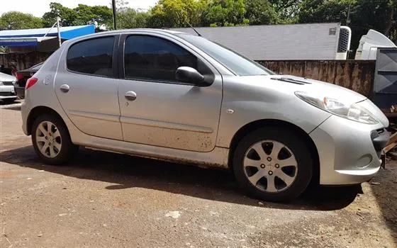 Carro de motorista preso com cocaína em Apucarana - Foto André Almenara - ODiário