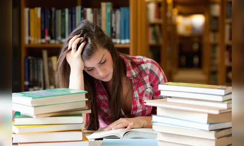 Acordar muito cedo aumenta risco de depressão em jovens