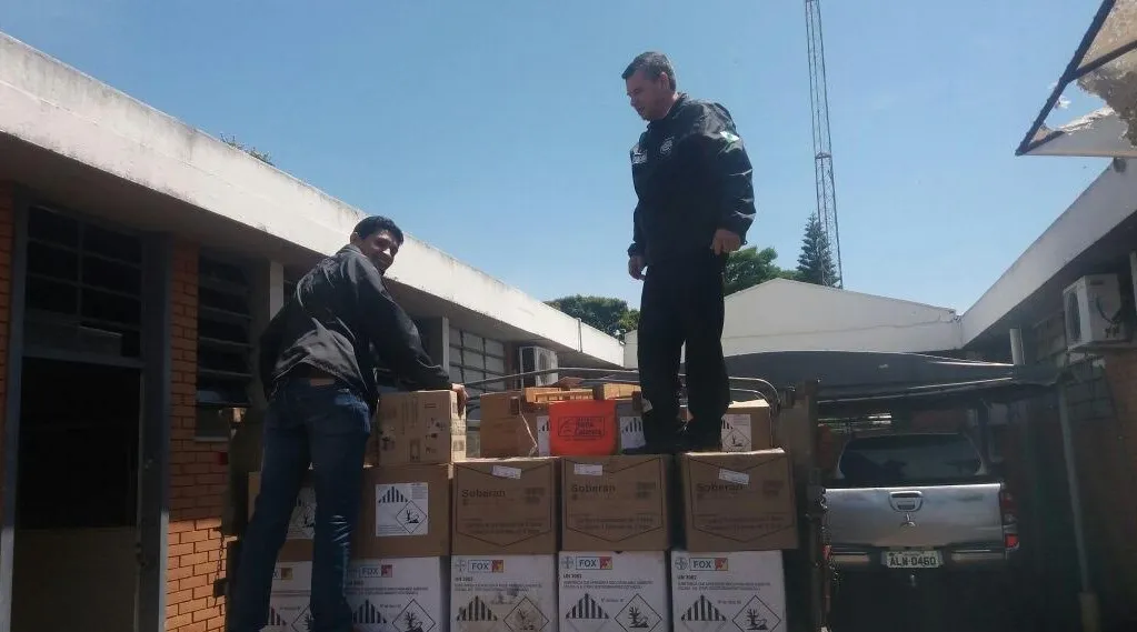 Delegado Jacovós e superintendente Pará verificam a carga apreendida. Foto: Divulgação