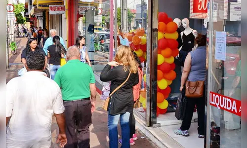 Sem polêmica, comércio de Arapongas fecha no aniversário do município